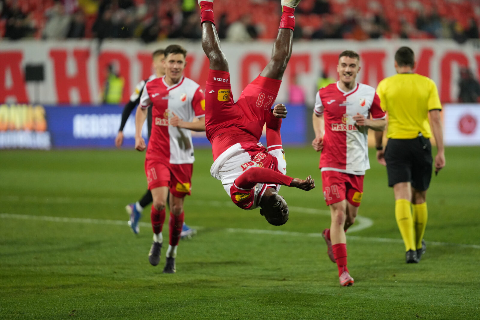 The match of the 26th round of the Mozzart Bet Super League of Serbia between FK Vojvodina and FK Partizan was played at the Karadjordje stadium in Novi Sad. Utakmica 26. kola Mozzart Bet Super liga Srbije izmedju FK Vojvodina i FK Partizan odigrana je na stadionu Karadjordje u Novom Sadu.