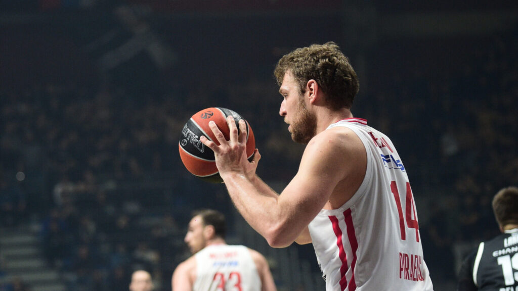 The match of the 22nd round of the Turkish Airlines Euroleague between KK Partizan Mozzart Bet and KK Olympiacos Piraeus was played at the Aleksandar Nikolic Basketball Hall. Utakmica 22. kola Turkish Airlines Evrolige izmedju KK Partizan Mozzart Bet i KK Olympiacos Piraeus odigrana je u Kosarkaskoj dvorani Aleksandar Nikolic.