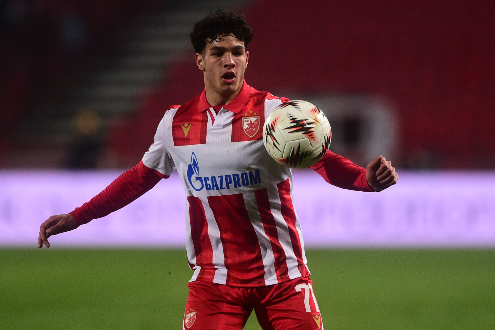 The second leg of the Europa League play-off between FK Crvena zvezda and LOSC Lille was played at the Rajko Mitic stadium. Druga utakmice plej-ofa Lige Evrope izmedju FK Crvena zvezda i LOSC Lille odigrana je na stadionu Rajko Mitic.