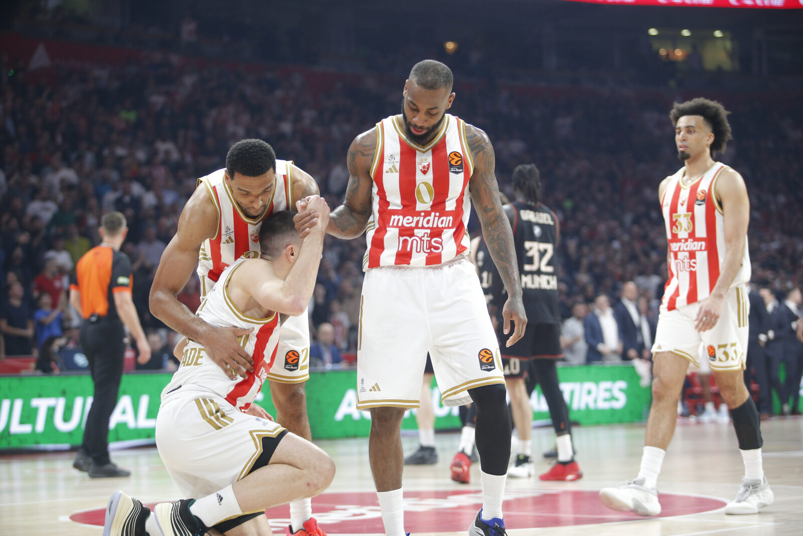 The match of the 30th round of the Turkish Airlines Euroleague between KK Crvena zvezda MeridianBet and FC Bayern Munich was played at the Belgrade Arena. Utakmica 30. kola Turkish Airlines Evrolige izmedju KK Crvena zvezda MeridianBet i FC Bayern Munich odigrana je u Beogradskoj Areni.