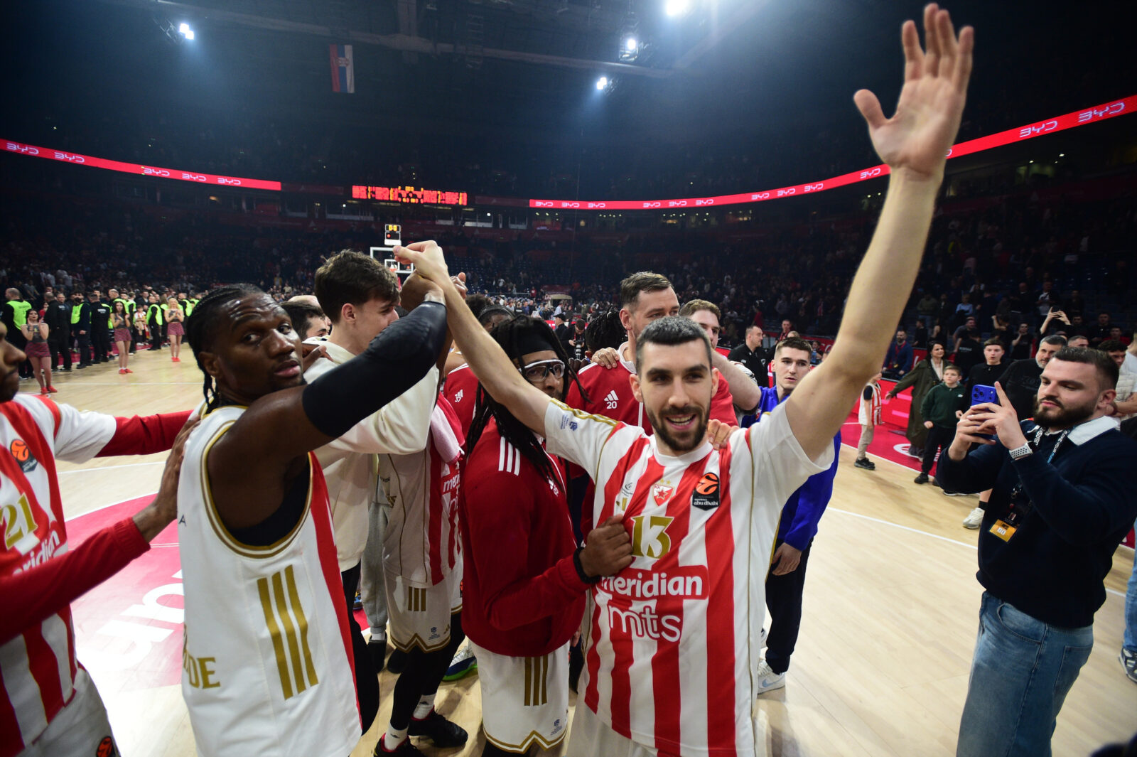 The match of the 31st round of the Turkish Airlines Euroleague between KK Crvena zvezda MeridianBet and BC Fenerbahce Beko was played in the Belgrade Arena. Utakmica 31. kola Turkish Airlines Evrolige izmedju KK Crvena zvezda MeridianBet i BC Fenerbahce Beko odigrana je u Beogradskoj Areni.
