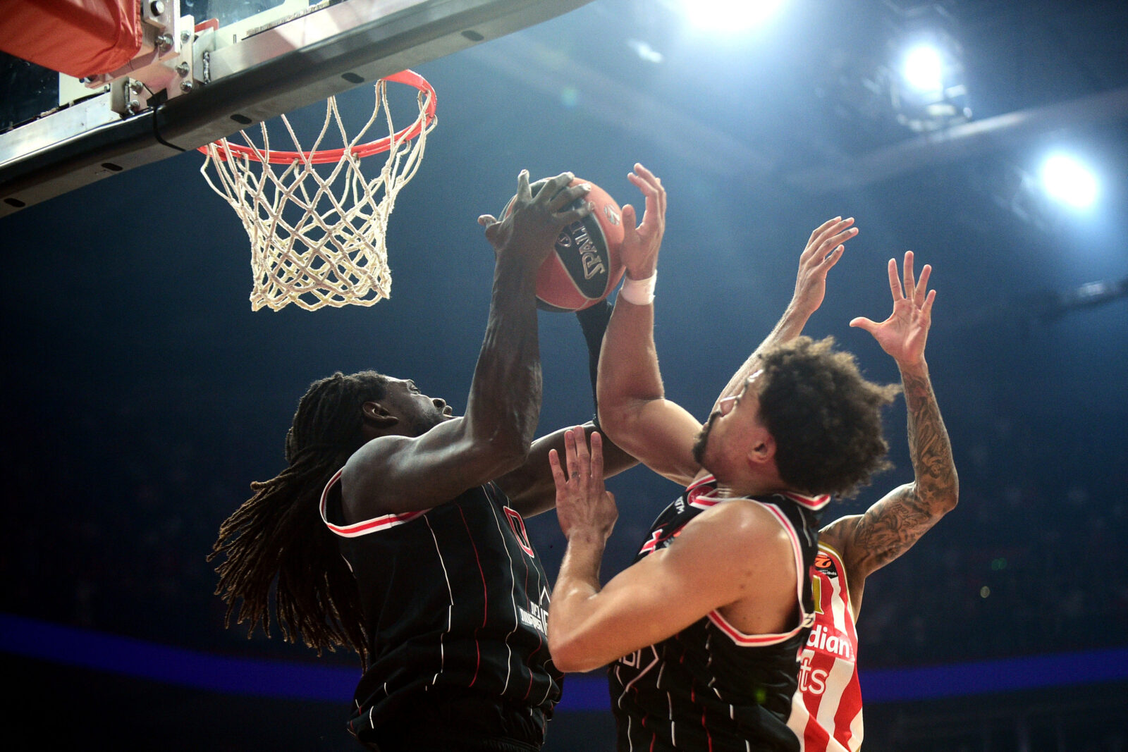 The match of the 26th round of the Turkish Airlines Euroleague between KK Crvena zvezda MeridianBet and KK Hapoel IBI Tel Aviv was played at the Belgrade Arena. Utakmica 26. kola Turkish Airlines Evrolige izmedju KK Crvena zvezda MeridianBet i KK Hapoel IBI Tel Aviv odigrana je u Beogradskoj Areni.