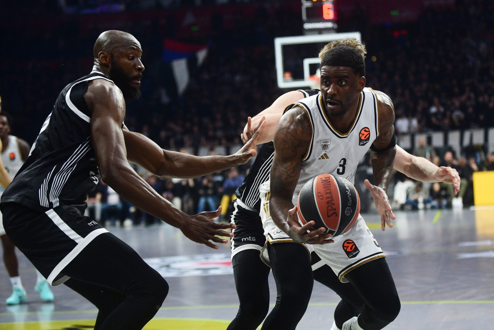 The match of the 30th round of the Turkish Airlines Euroleague between KK Partizan Mozzart Bet and BC Dubai Basketball was played in the Belgrade Arena. Utakmica 30. kola Turkish Airlines Evrolige izmedju KK Partizan Mozzart Bet i BC Dubai Basketball odigrana je u Beogradskoj Areni.