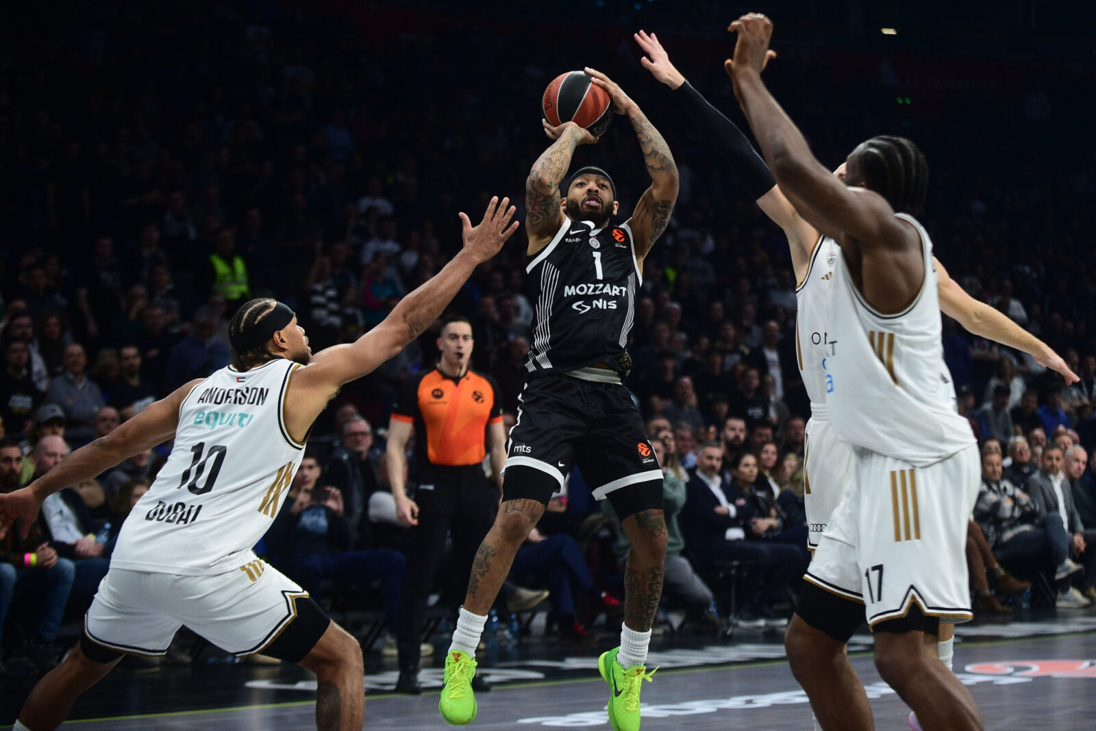 The match of the 30th round of the Turkish Airlines Euroleague between KK Partizan Mozzart Bet and BC Dubai Basketball was played in the Belgrade Arena. Utakmica 30. kola Turkish Airlines Evrolige izmedju KK Partizan Mozzart Bet i BC Dubai Basketball odigrana je u Beogradskoj Areni.