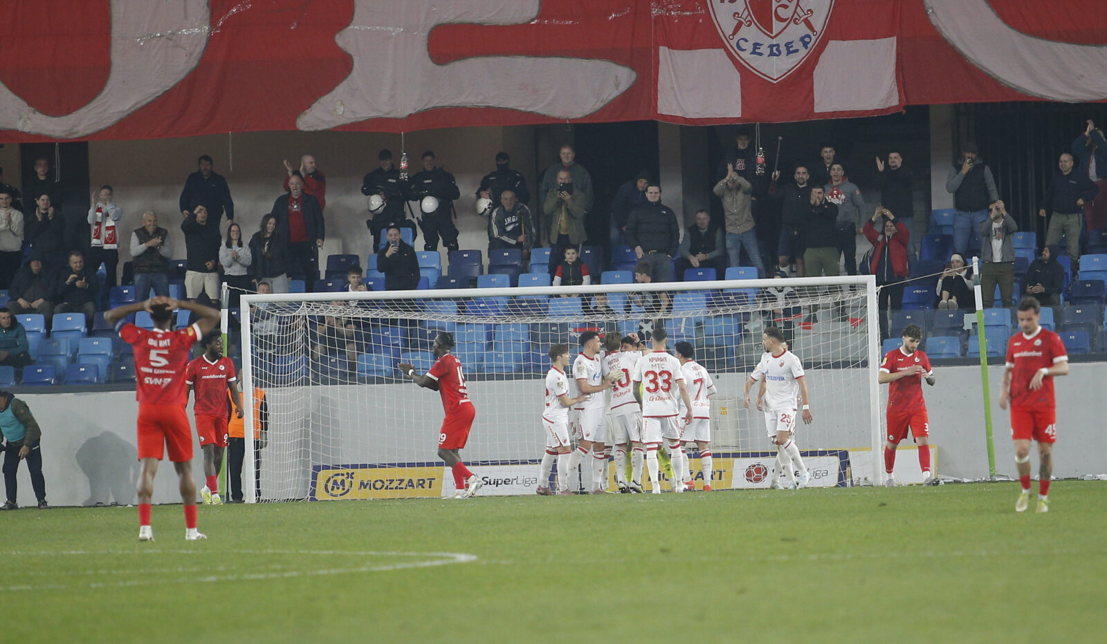 The match of the 27th round of the Mozzart Bet Super League of Serbia between FK IMT and FK Crvena zvezda was played at the Lagator City Stadium in Loznica. Utakmica 27. kola Mozzart Bet Super liga Srbije izmedju FK IMT i FK Crvena zvezda odigrana je na Gradskom stadionu Lagator u Loznici.
