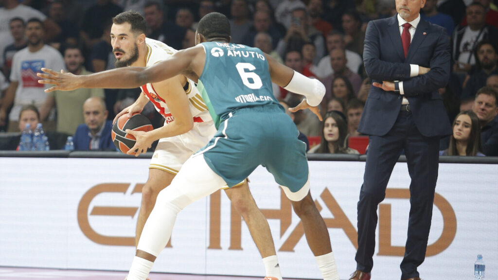 The match of the 6th round of the Turkish Airlines Euroleague between KK Crvena zvezda MeridianBet and BC Saski Baskoni was played in Belgrade Arena. Utakmica 6. kola Turkish Airlines Evrolige izmedju KK Crvena zvezda MeridianBet i BC Saski Baskoni odigrana je u Beogradskoj Areni.