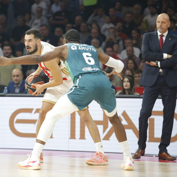 The match of the 6th round of the Turkish Airlines Euroleague between KK Crvena zvezda MeridianBet and BC Saski Baskoni was played in Belgrade Arena. Utakmica 6. kola Turkish Airlines Evrolige izmedju KK Crvena zvezda MeridianBet i BC Saski Baskoni odigrana je u Beogradskoj Areni.