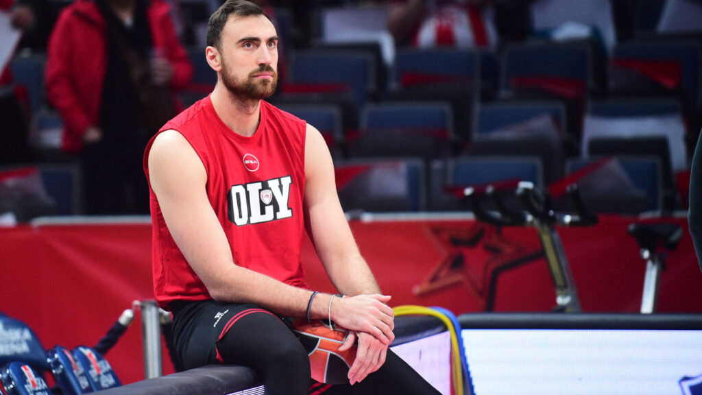 The match of the 13th round of the Turkish Airlines Euroleague between KK Crvena zvezda Meridianbet and KK Olympiacos Piraeus was played at the Belgrade Arena. Utakmica 13. kola Turkish Airlines Evrolige izmedju KK Crvena zvezda Meridianbet i KK Olympiacos Piraeus odigrana je u Beogradskoj Areni.