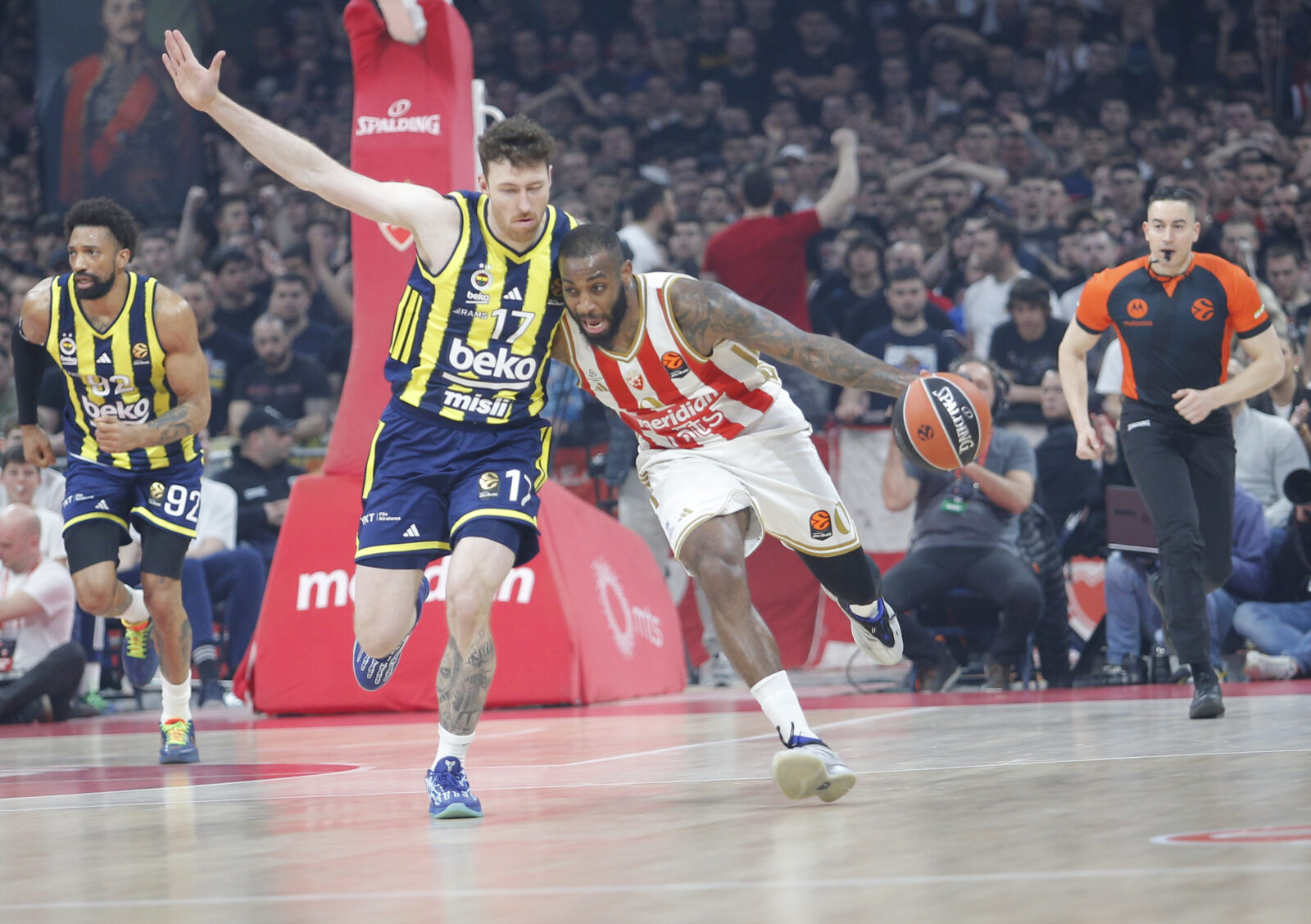 The match of the 31st round of the Turkish Airlines Euroleague between KK Crvena zvezda MeridianBet and BC Fenerbahce Beko was played in the Belgrade Arena. Utakmica 31. kola Turkish Airlines Evrolige izmedju KK Crvena zvezda MeridianBet i BC Fenerbahce Beko odigrana je u Beogradskoj Areni.