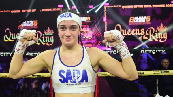 The first women's Balkan Boxing revue, a professional boxing spectacle, was held in the Zvornik Sports and Recreation Center, and the main fight of the evening was a clash between Sara Cirkovic, IBA Pro world champion, current senior and junior European champion in Olympic boxing and the unlucky Latin American, Sayda Militza Mosquera Cuesta (10-6-1, 7 KOs) from Panama, known by the nickname "La Bomba". Prva zenska Balkan Boxing revija, profi boks spektakl odrzan je u u Sportsko-rekreativnom ce