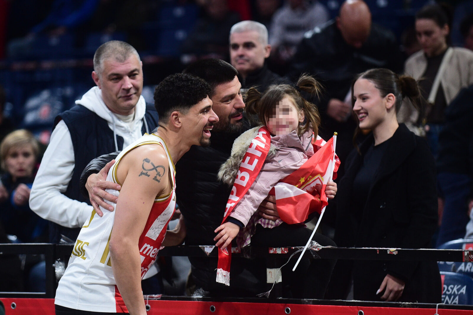 The match of the fourth round of the second phase of the AdmiralBet ABA League between KK Crvena zvezda MeridianBet and KK Patizan Mozzart Bet was played at the Belgrade Arena. Utakmica cetvrte runde druge faze AdmiralBet ABA League izmedju KK Crvena zvezda MeridianBet i KK Patizan Mozzart Bet odigrana je u Beogradskoj Areni.