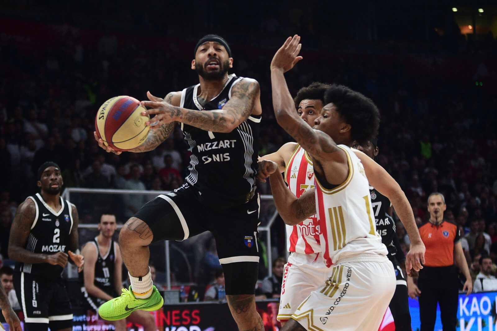 The match of the fourth round of the second phase of the AdmiralBet ABA League between KK Crvena zvezda MeridianBet and KK Patizan Mozzart Bet was played at the Belgrade Arena. Utakmica cetvrte runde druge faze AdmiralBet ABA League izmedju KK Crvena zvezda MeridianBet i KK Patizan Mozzart Bet odigrana je u Beogradskoj Areni.