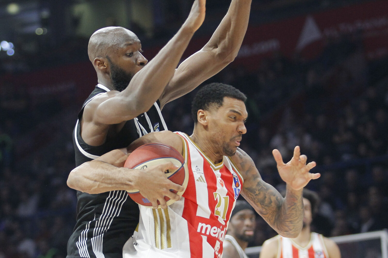 The match of the fourth round of the second phase of the AdmiralBet ABA League between KK Crvena zvezda MeridianBet and KK Patizan Mozzart Bet was played at the Belgrade Arena. Utakmica cetvrte runde druge faze AdmiralBet ABA League izmedju KK Crvena zvezda MeridianBet i KK Patizan Mozzart Bet odigrana je u Beogradskoj Areni.