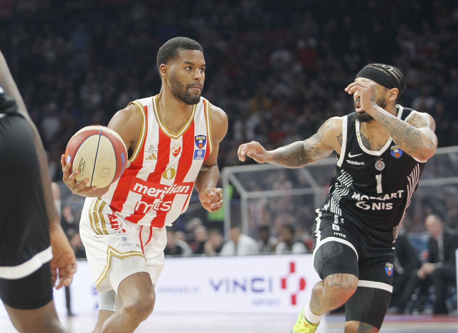 The match of the fourth round of the second phase of the AdmiralBet ABA League between KK Crvena zvezda MeridianBet and KK Patizan Mozzart Bet was played at the Belgrade Arena. Utakmica cetvrte runde druge faze AdmiralBet ABA League izmedju KK Crvena zvezda MeridianBet i KK Patizan Mozzart Bet odigrana je u Beogradskoj Areni.