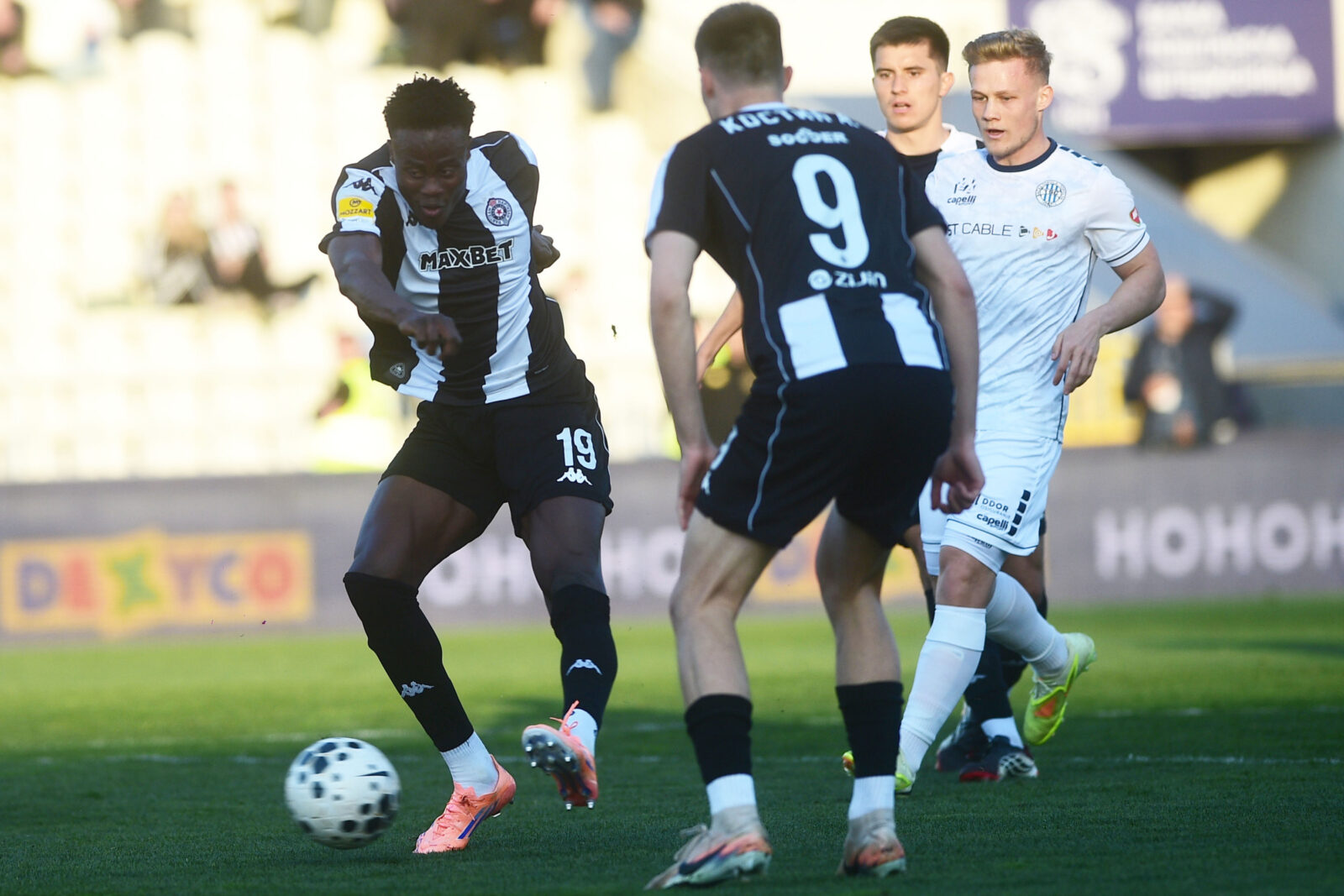 The match of the 27th round of the Mozzart Bet Serbian Super League between FK Partizan and FK TSC was played at the FK Partizan Stadium. Utakmica 27. kola Mozzart Bet Super liga Srbije izmedju FK Partizan i FK TSC odigrana je na stadionu FK Partizan.
