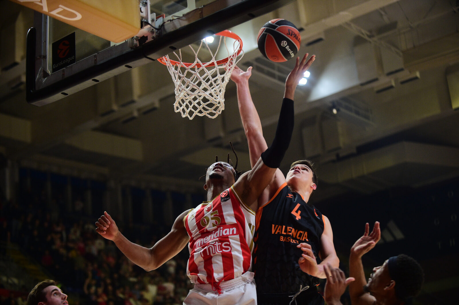 The match of the 20th round of the Turkish Airlines Euroleague between KK Crvena zvezda Meridianbet and KK Valencia was played in the Aleksandar Nikolic hall. Utakmica 20. kola Turkish Airlines Evrolige izmedju KK Crvena zvezda Meridianbet i KK Valensija odigrana je u dvorani Aleksandar Nikolic.