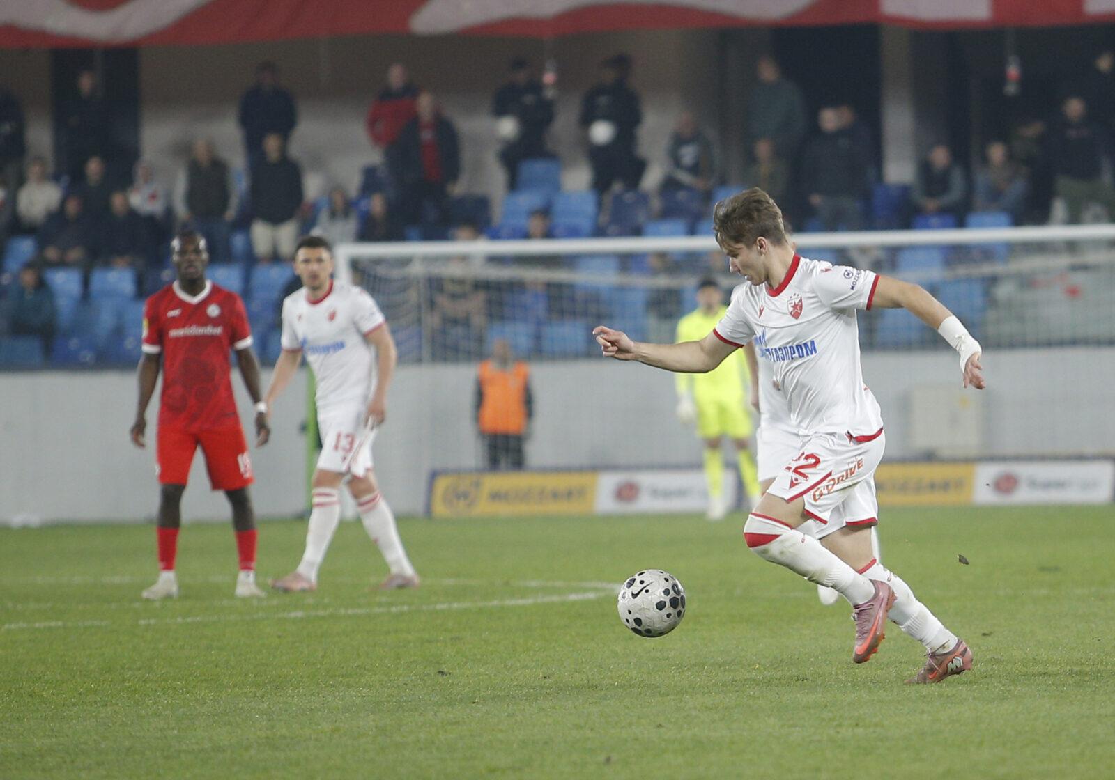The match of the 27th round of the Mozzart Bet Super League of Serbia between FK IMT and FK Crvena zvezda was played at the Lagator City Stadium in Loznica. Utakmica 27. kola Mozzart Bet Super liga Srbije izmedju FK IMT i FK Crvena zvezda odigrana je na Gradskom stadionu Lagator u Loznici.