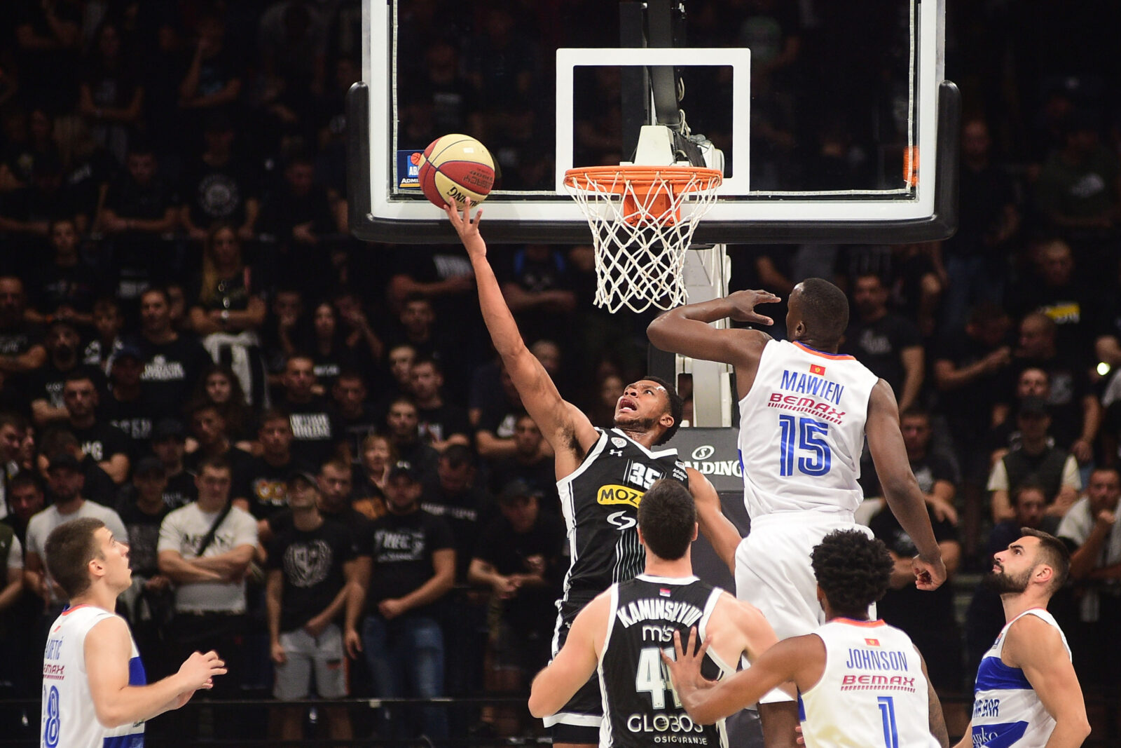 The match of the first round of AdmiralBet ABA League between KK Partizan Mozzart Bet and KK Mornar Barsko zlato was played in Stark Arena. Utakmica prvog kola AdmiralBet ABA League izmedju KK Partizan Mozzart Bet i KK Mornar Barsko zlato odigrana je u Stark Areni.