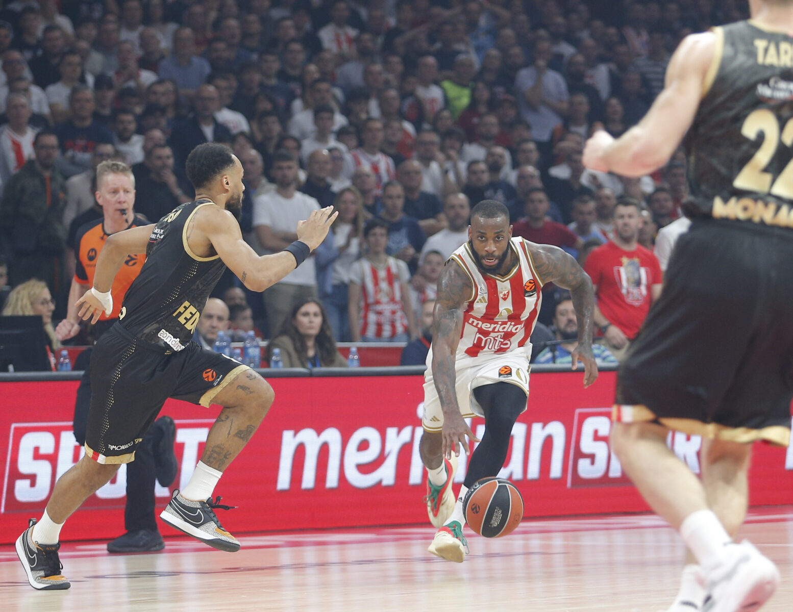 The 11th round match of the Turkish Airlines Euroleague between KK Crvena zvezda Meridianbet and AS Monaco was played at the Belgrade Arena. Utakmica 11. kola Turkish Airlines Evrolige izmedju KK Crvena zvezda Meridianbet i AS Monaco odigrana je u Beogradskoj Areni.