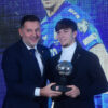 The Football Association of Serbia traditionally summed up the year 2025 and at a ceremony at the Sports Center of the Football Association of Serbia presented the "Golden Ball" awards to the best coach, football player and football player. Fudbalski savez Srbije tradicionalno je sumirao 2025. godinu i na svecanosti u Sportskom centru Fudbalskog saveza Srbije je urucio nagrade "Zlatna lopta" najboljem treneru, fudbaleru i fudbalerki.