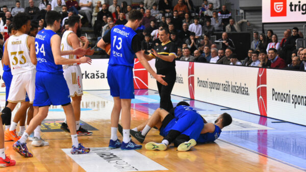 The semi-final match of the Mozart Cup Radivoj Korac between KK Crvena zvezda MeridianBet and KK Spartak Office Shoes was played in the Cair hall in Nis. Utakmica polufinala Mozzart Kup Radivoj Korac izmedju KK Crvena zvezda MeridianBet i KK Spartak Office Shoes odigrana je u hali Cair u Nisu.