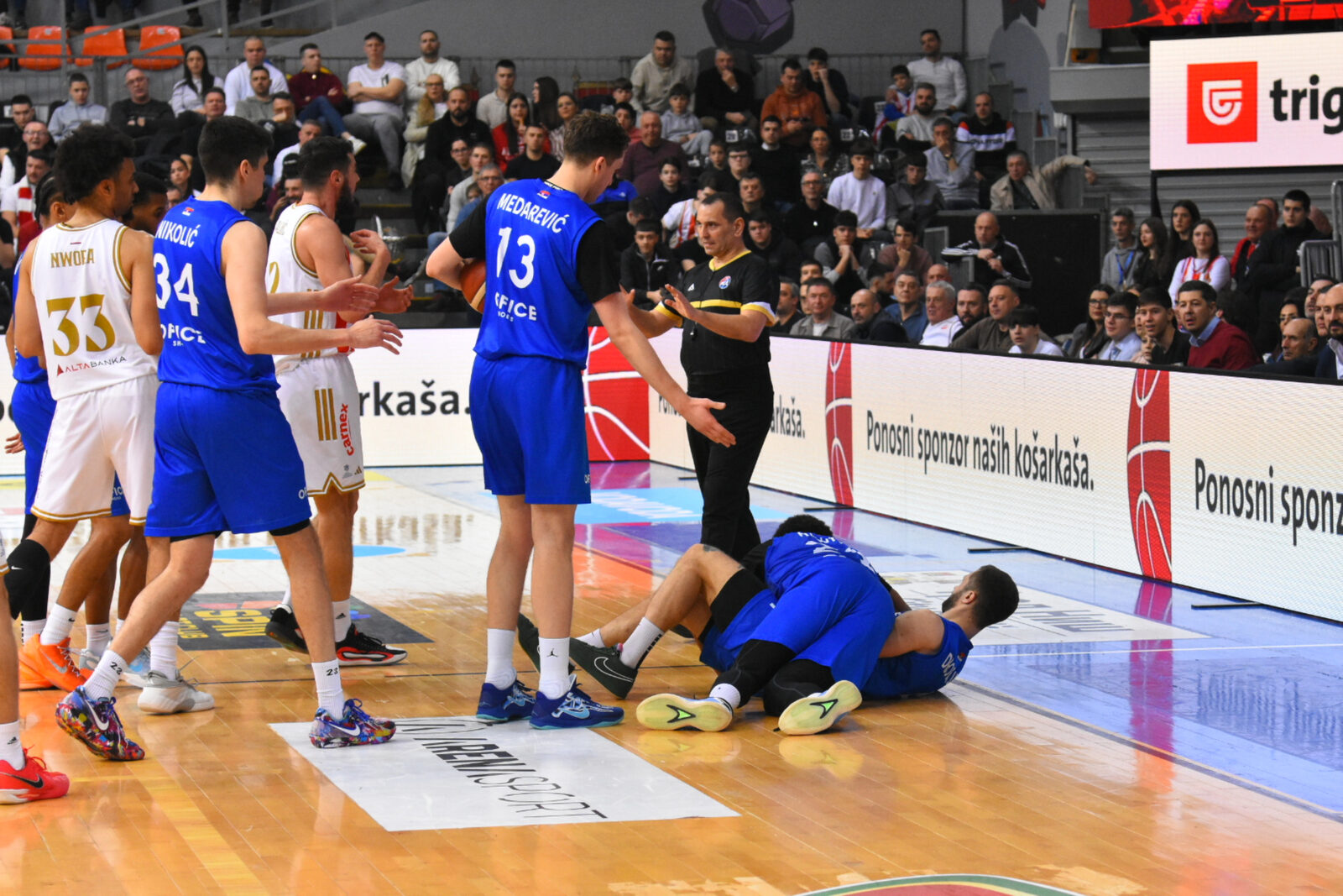 The semi-final match of the Mozart Cup Radivoj Korac between KK Crvena zvezda MeridianBet and KK Spartak Office Shoes was played in the Cair hall in Nis. Utakmica polufinala Mozzart Kup Radivoj Korac izmedju KK Crvena zvezda MeridianBet i KK Spartak Office Shoes odigrana je u hali Cair u Nisu.