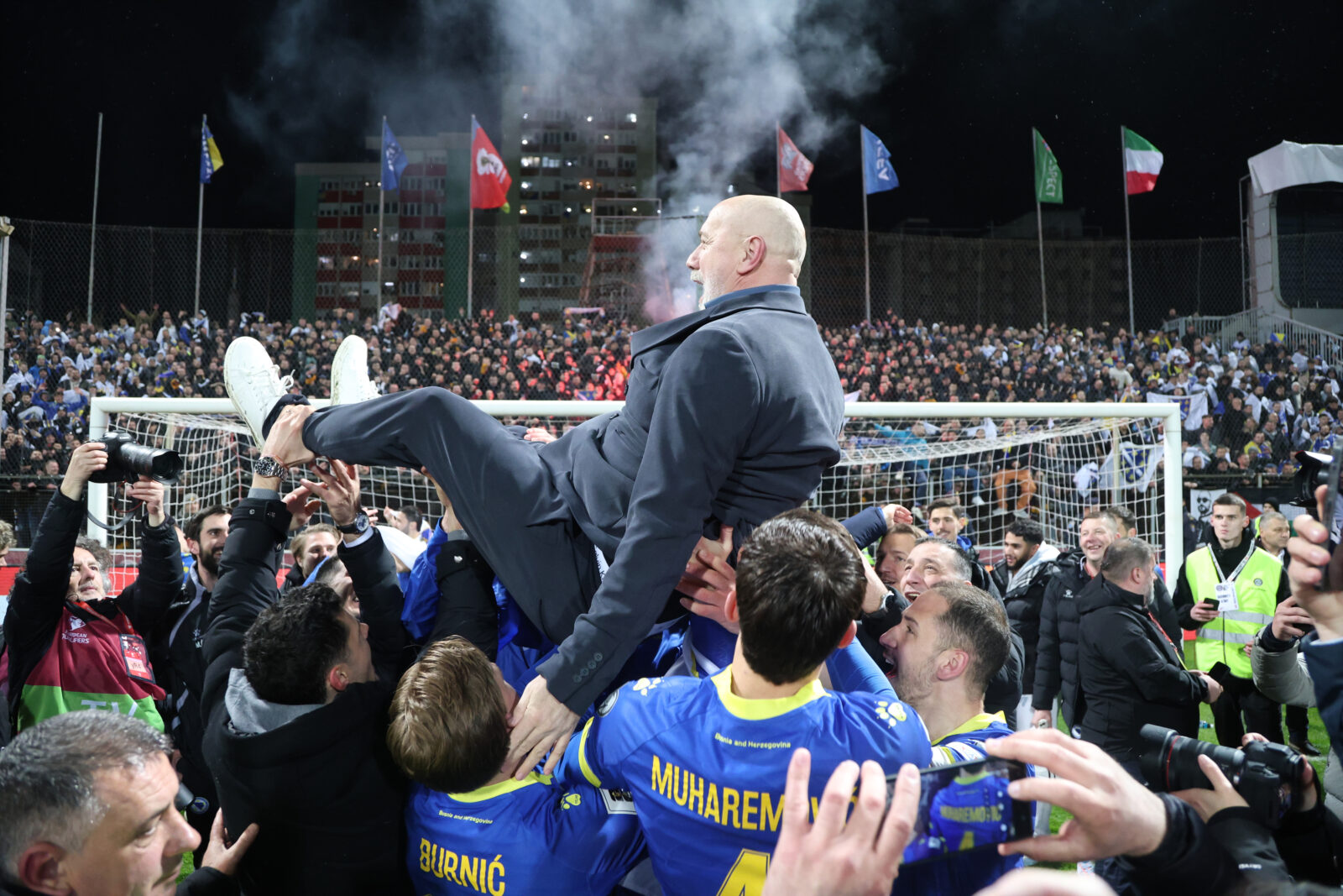 The World Cup play-off finals match between Bosnia and Herzegovina and Italy was played at the Bilino polje stadium in Zenica. Utakmica finala baraza za Svetsko prvenstvo izmedju Bosne i Hercegvine i Italije odigrana je na stadionu Bilino polje u Zenici.