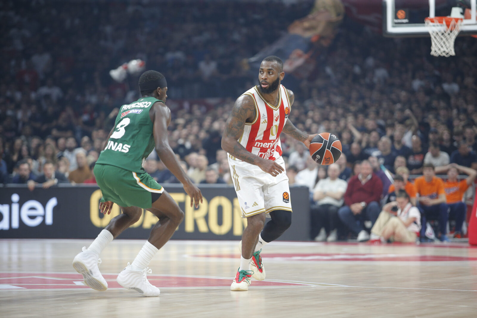 The match of the 4th round of the Turkish Airlines Euroleague between KK Crvena Zvezda Meridianbet and BC Zalgiris was played at the Belgrade Arena. Utakmica 4. kola Turkish Airlines Evrolige izmedju KK Crvena Zvezda Meridianbet i BC Zalgiris odigrana je u Beogradskoj Areni.