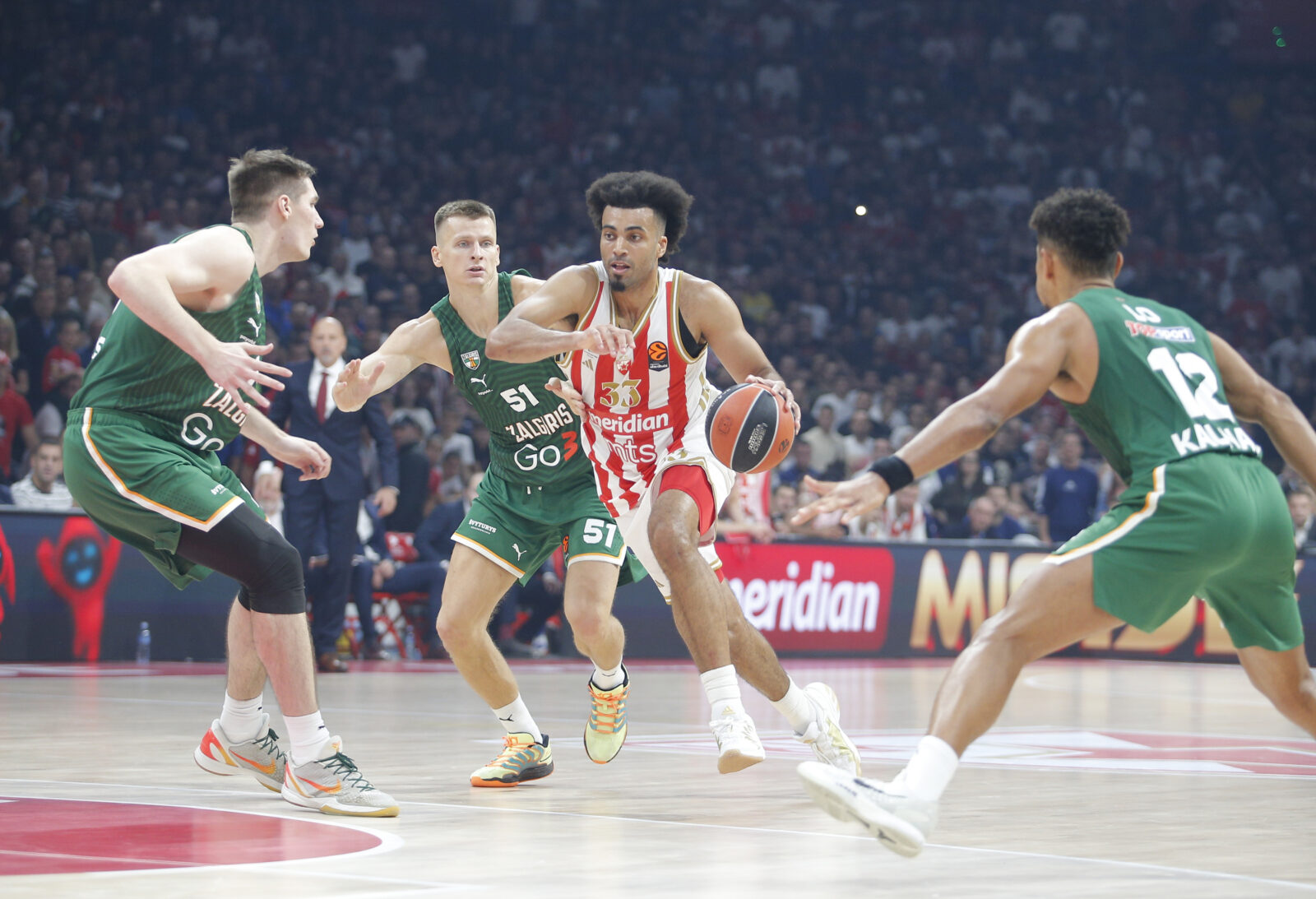 The match of the 4th round of the Turkish Airlines Euroleague between KK Crvena Zvezda Meridianbet and BC Zalgiris was played at the Belgrade Arena. Utakmica 4. kola Turkish Airlines Evrolige izmedju KK Crvena Zvezda Meridianbet i BC Zalgiris odigrana je u Beogradskoj Areni.