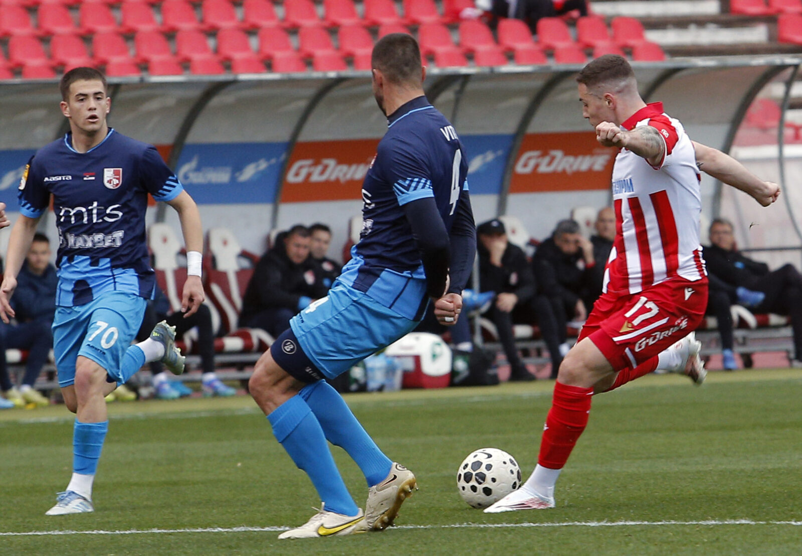The match of the 28th round of the Mozzart Bet Super League of Serbia between FK Crvena zvezda and FK Radnicki was played at the Rajko Mitic Stadium. Utakmica 28. kola Mozzart Bet Super liga Srbije izmedju FK Crvena zvezda i FK Radnicki odigrana je na Stadionu Rajko Mitic.