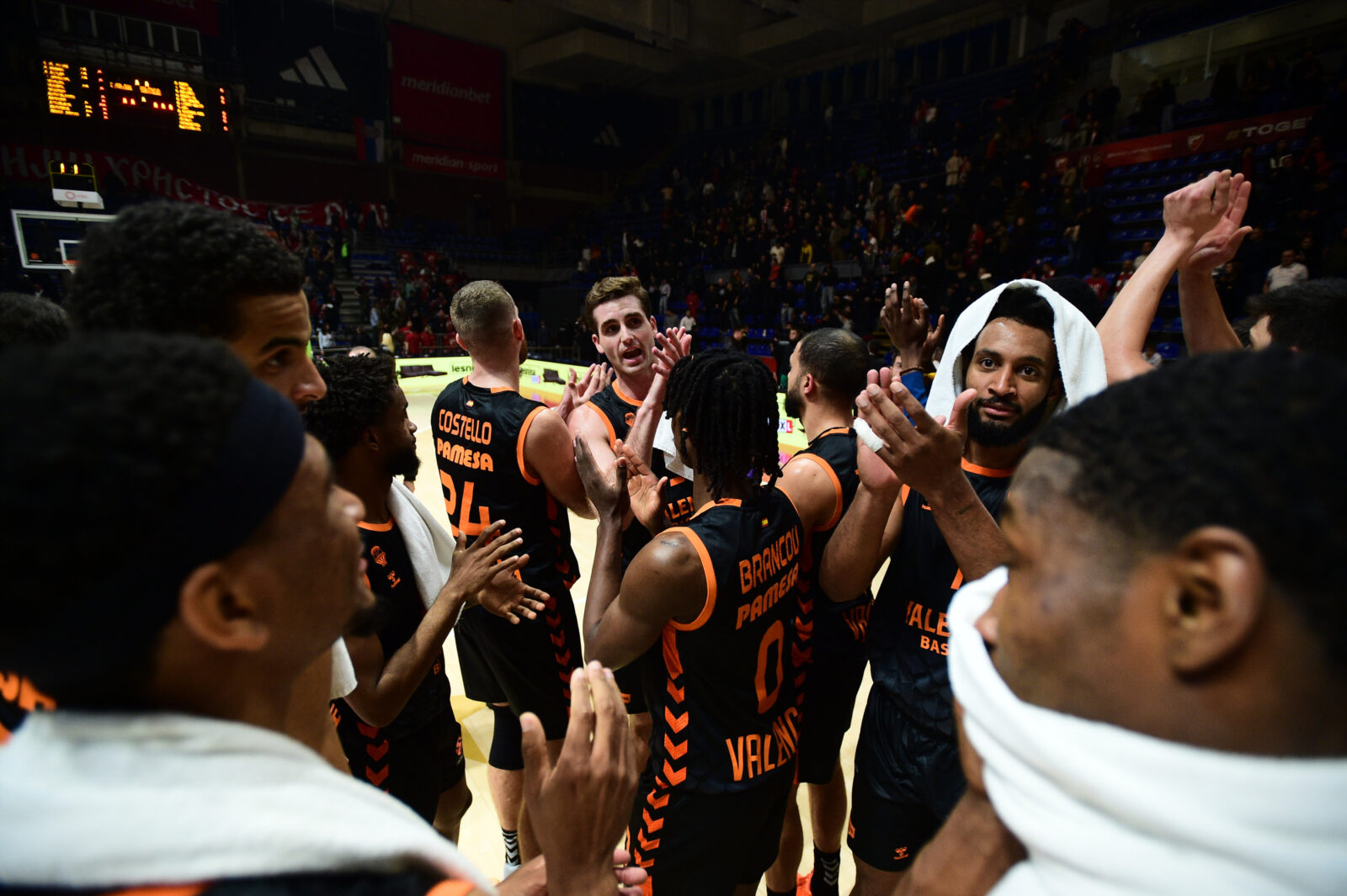 The match of the 20th round of the Turkish Airlines Euroleague between KK Crvena zvezda Meridianbet and KK Valencia was played in the Aleksandar Nikolic hall. Utakmica 20. kola Turkish Airlines Evrolige izmedju KK Crvena zvezda Meridianbet i KK Valensija odigrana je u dvorani Aleksandar Nikolic.