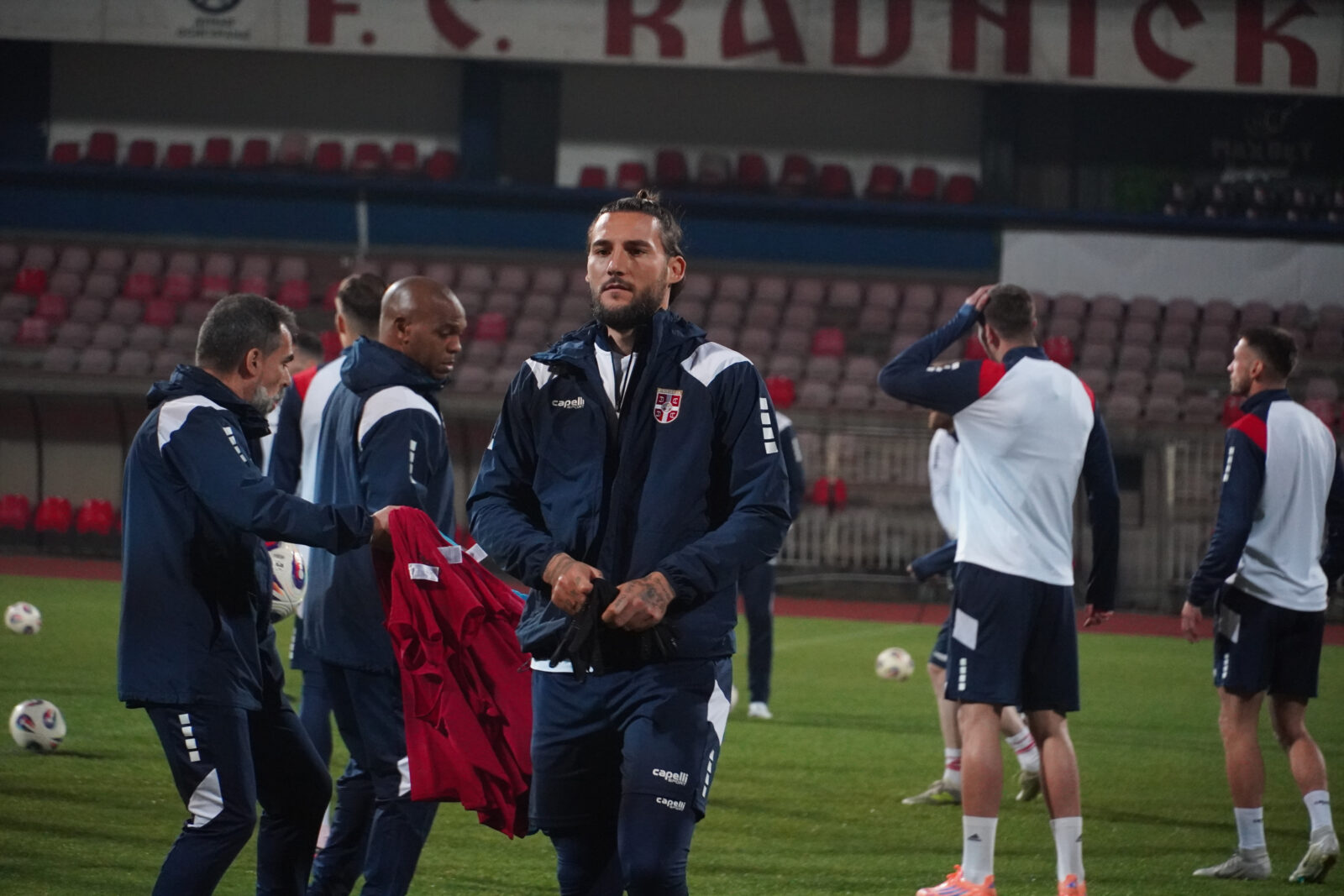 The training of the Serbian national football team before the World Cup qualifiers match, against Latvia, was held at the FK Radnicki stadium in Nis. Trening fudbalske reprezentacije Srbije pred utakmicu u kvalifikacijama za Svetsko prvenstvo, protiv Letonije, odrzan je na terenu FK Radnicki u Nisu.