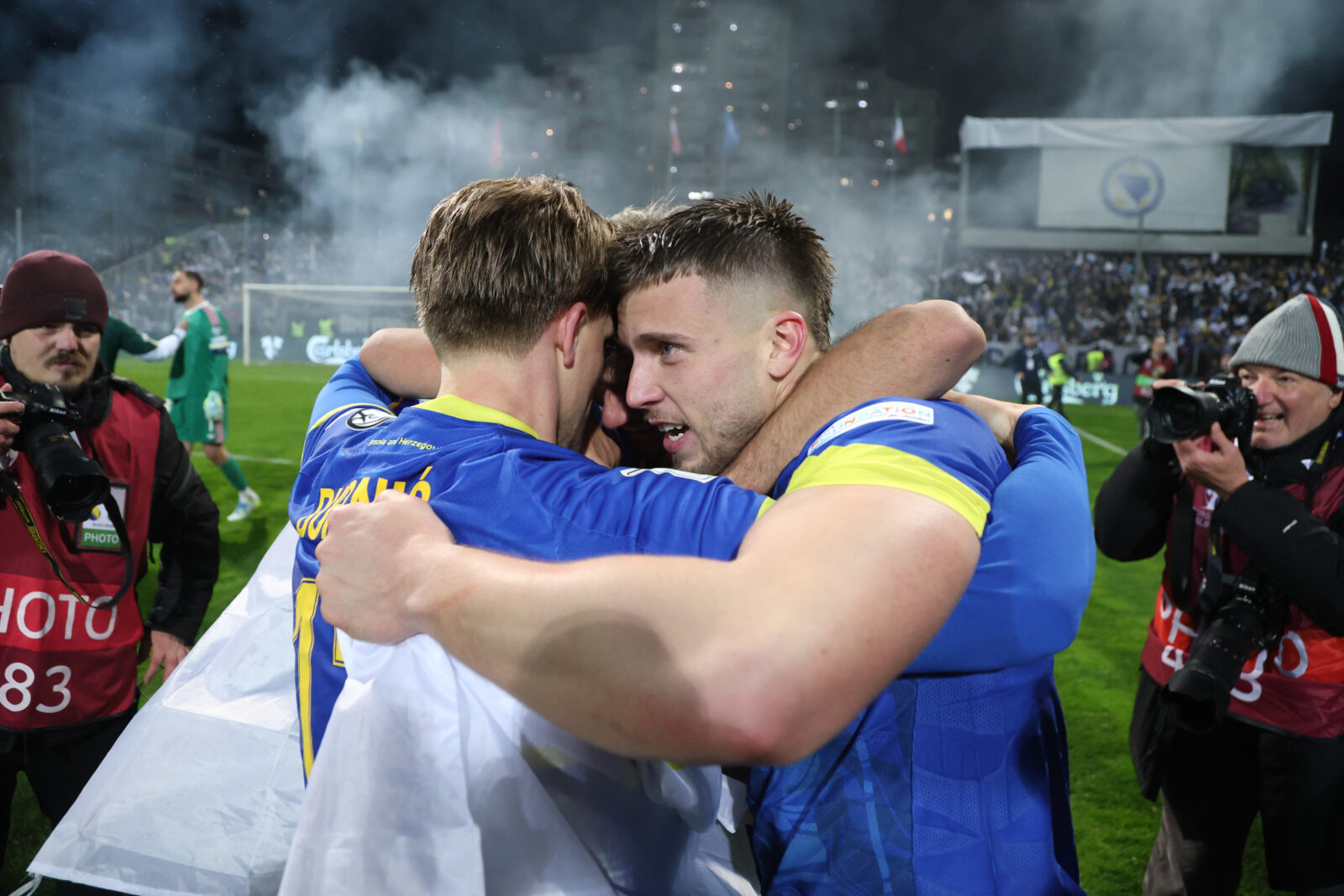 The World Cup play-off finals match between Bosnia and Herzegovina and Italy was played at the Bilino polje stadium in Zenica. Utakmica finala baraza za Svetsko prvenstvo izmedju Bosne i Hercegvine i Italije odigrana je na stadionu Bilino polje u Zenici.
