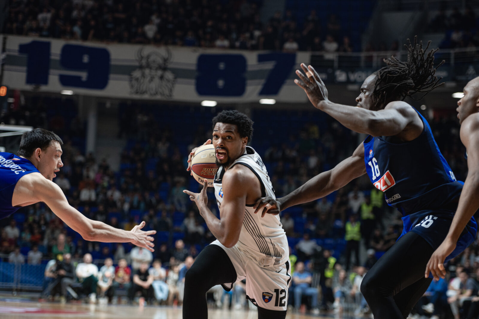 The match of the sixth round of the second phase of the AdmiralBet ABA League between KK Buducnost Voli and KK Partizan Mozzart Bet was played in the Moraca Sports Center. Utakmica seste runde druge faze AdmiralBet ABA League izmedju KK Buducnost Voli i KK Partizan Mozzart Bet odigrana je u Sportskom centru Moraca.