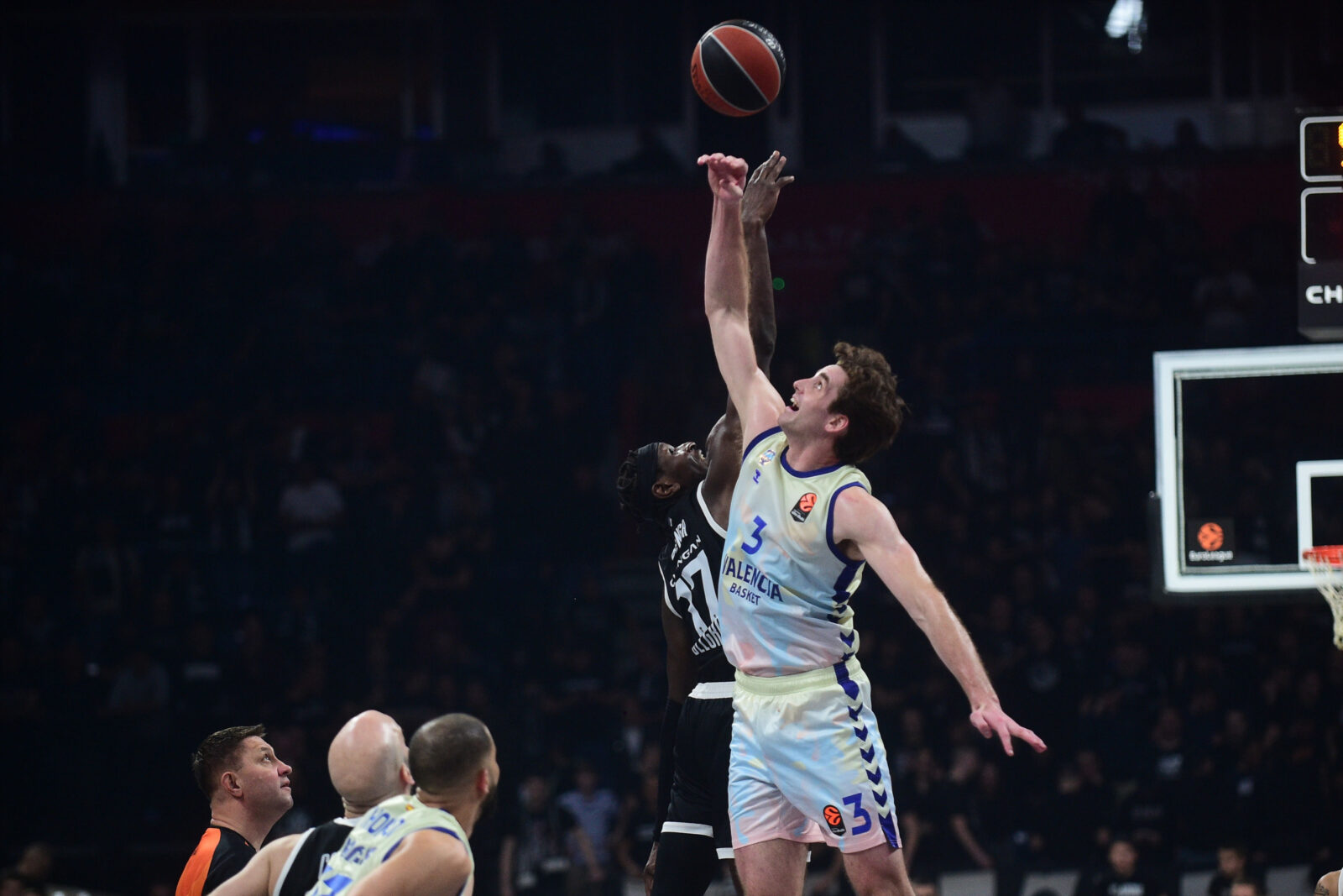 The match of the 34th round of the Turkish Airlines Euroleague between KK Partizan Mozzart Bet and BC Valencia Basket was played at the Belgrade Arena. Utakmica 34. kola Turkish Airlines Evrolige izmedju KK Partizan Mozzart Bet i BC Valencia Basket odigrana je u Beogradskoj Areni.