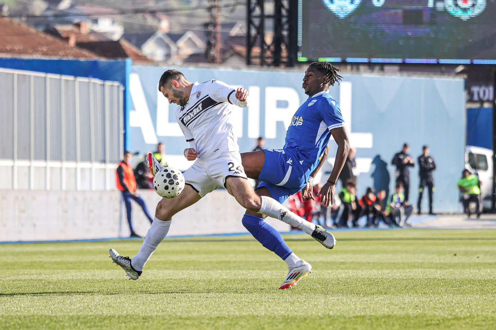 The match of the 30th round of the Mozzart Bet Super League of Serbia between FK Novi Pazar and FK Partizan was played at the City Stadium in Novi Pazar. Utakmica 30. kola Mozzart Bet Super liga Srbije izmedju FK Novi Pazar i FK Partizan odigrana je na Gradskom stadionu u Novom Pazaru.