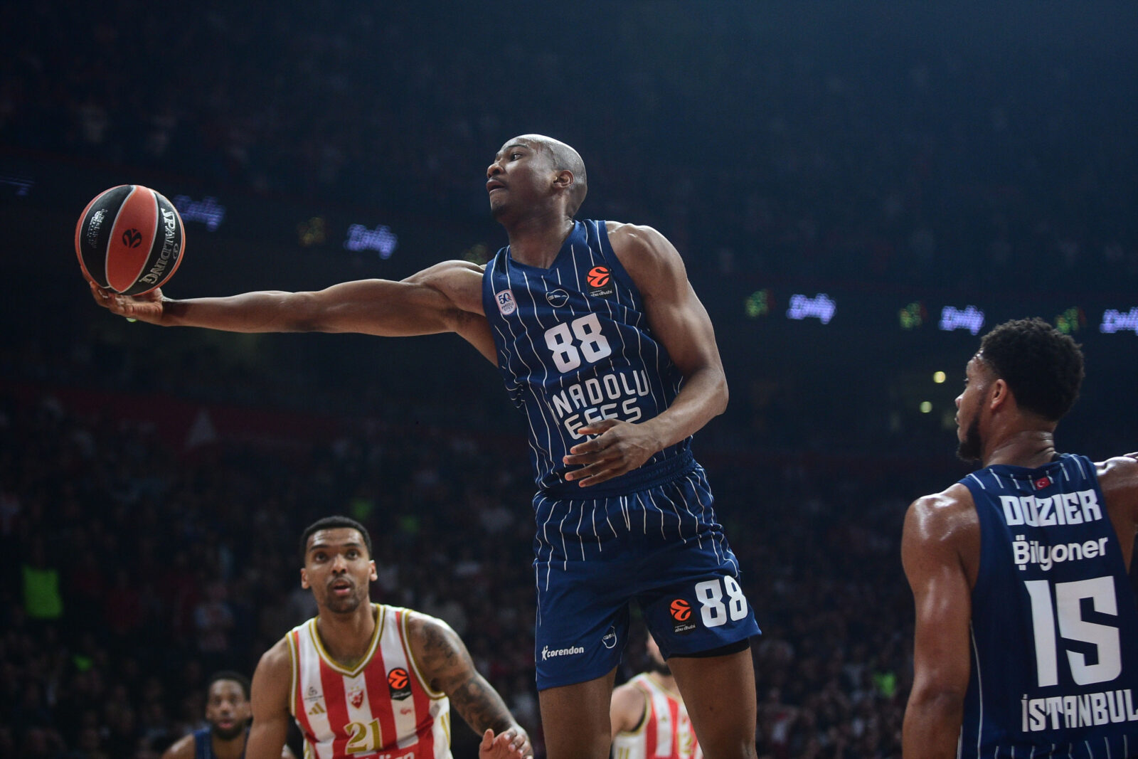 The match of the 28th round of the Turkish Airlines Euroleague between KK Crvena zvezda MeridianBet and KK Anadolu Efes was played at the Belgrade Arena. Utakmica 28. kola Turkish Airlines Evrolige izmedju KK Crvena zvezda MeridianBet i KK Anadolu Efes odigrana je u Beogradskoj Areni.
