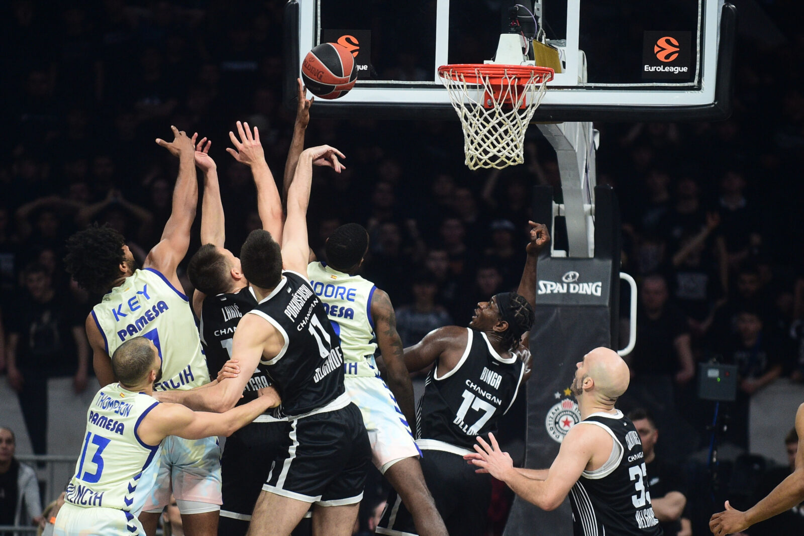 The match of the 34th round of the Turkish Airlines Euroleague between KK Partizan Mozzart Bet and BC Valencia Basket was played at the Belgrade Arena. Utakmica 34. kola Turkish Airlines Evrolige izmedju KK Partizan Mozzart Bet i BC Valencia Basket odigrana je u Beogradskoj Areni.