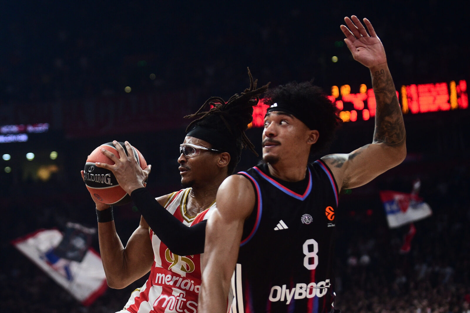 The match of the 36th round of the Turkish Airlines Euroleague between KK Crvena zvezda MeridiaBet and KK Paris Basketball was played at the Belgrade Arena. Utakmica 36. kola Turkish Airlines Evrolige izmedju KK Crvena zvezda MeridiaBet i KK Paris Basketball odigrana je u Beogradskoj Areni.