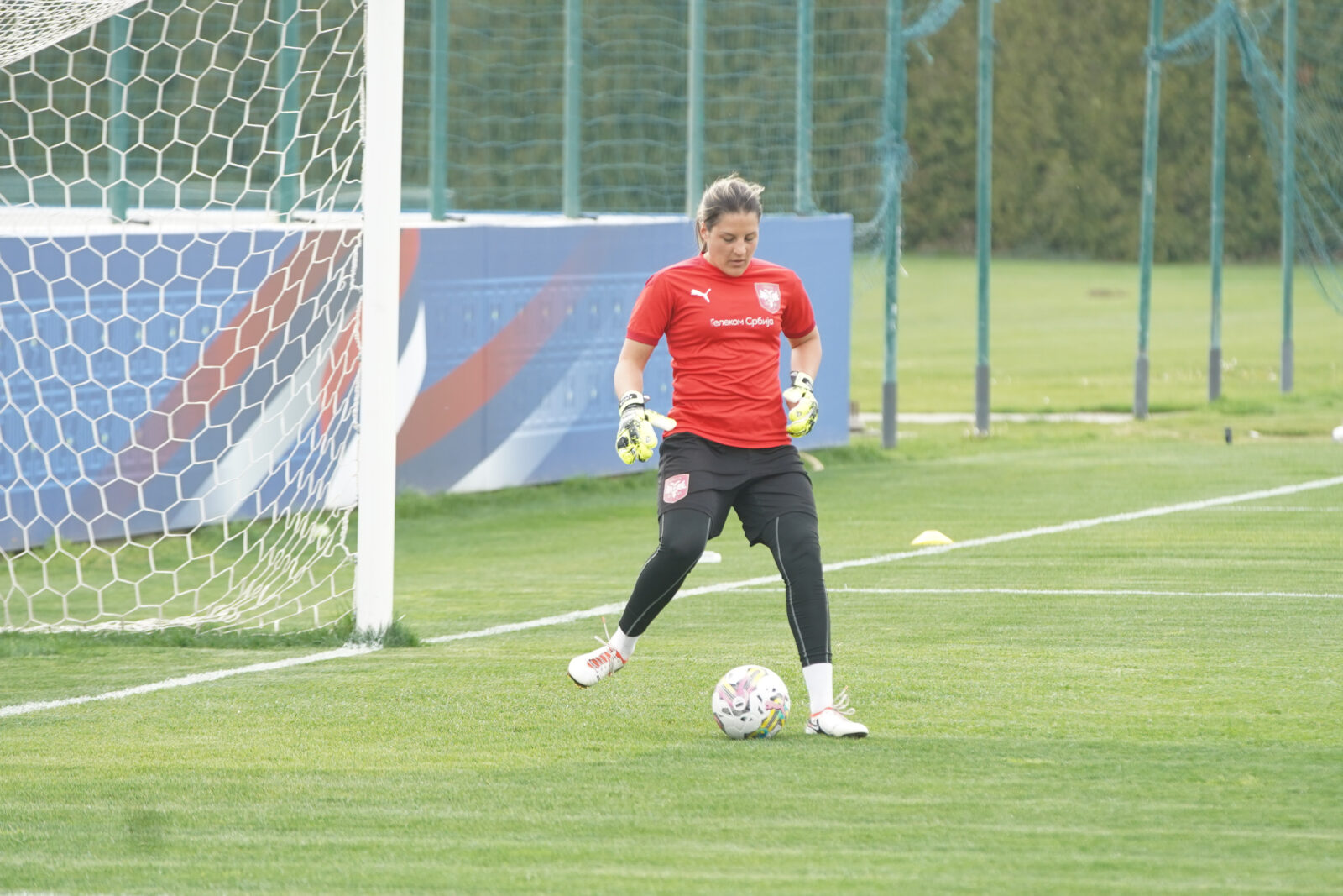 Training of the women's "A" national team of Serbia at the FSS Sports Center in Stara Pazova. Trening zenske "A" reprezentacije Srbije u Sportskom centru FSS u Staroj Pazovi.