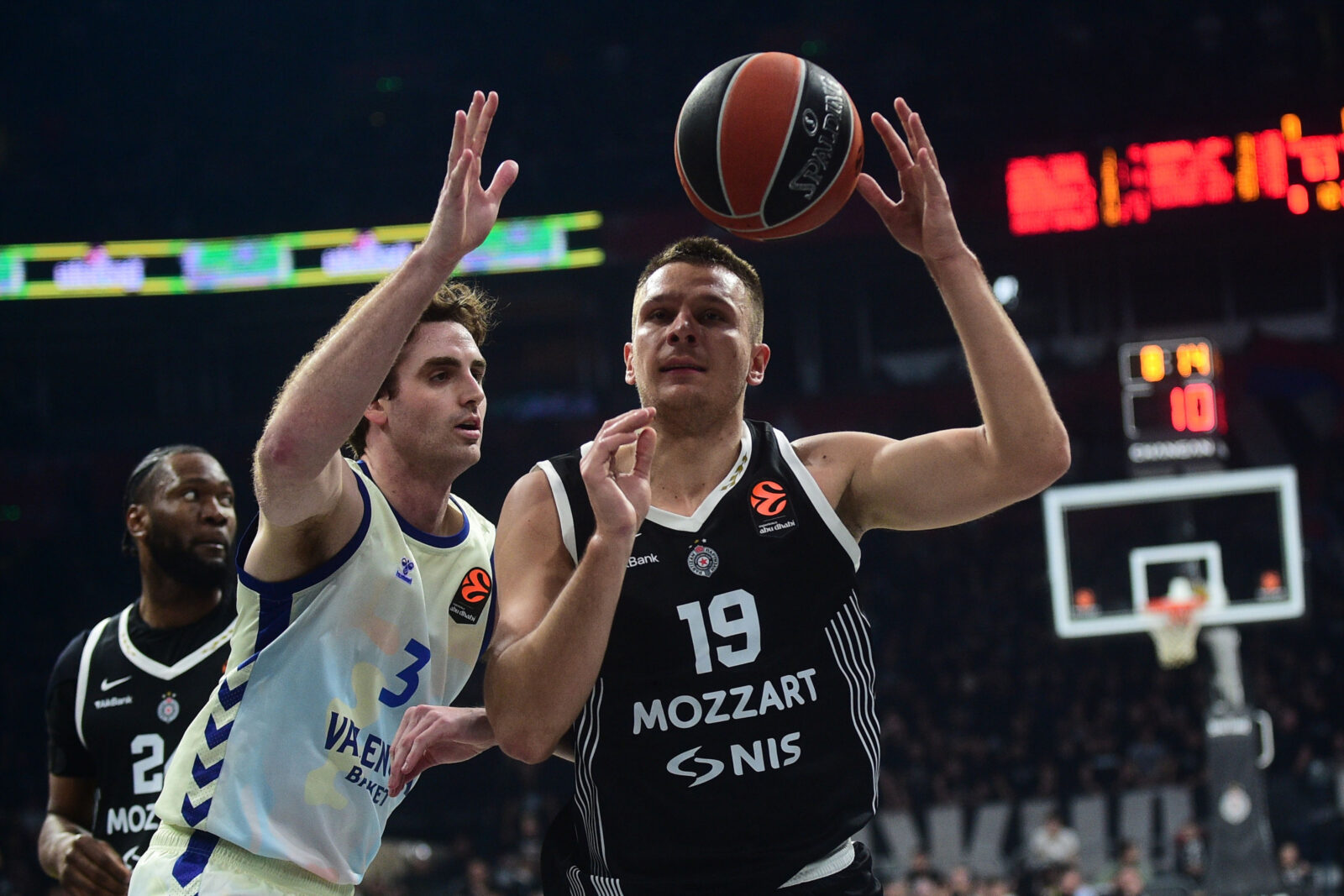 The match of the 34th round of the Turkish Airlines Euroleague between KK Partizan Mozzart Bet and BC Valencia Basket was played at the Belgrade Arena. Utakmica 34. kola Turkish Airlines Evrolige izmedju KK Partizan Mozzart Bet i BC Valencia Basket odigrana je u Beogradskoj Areni.