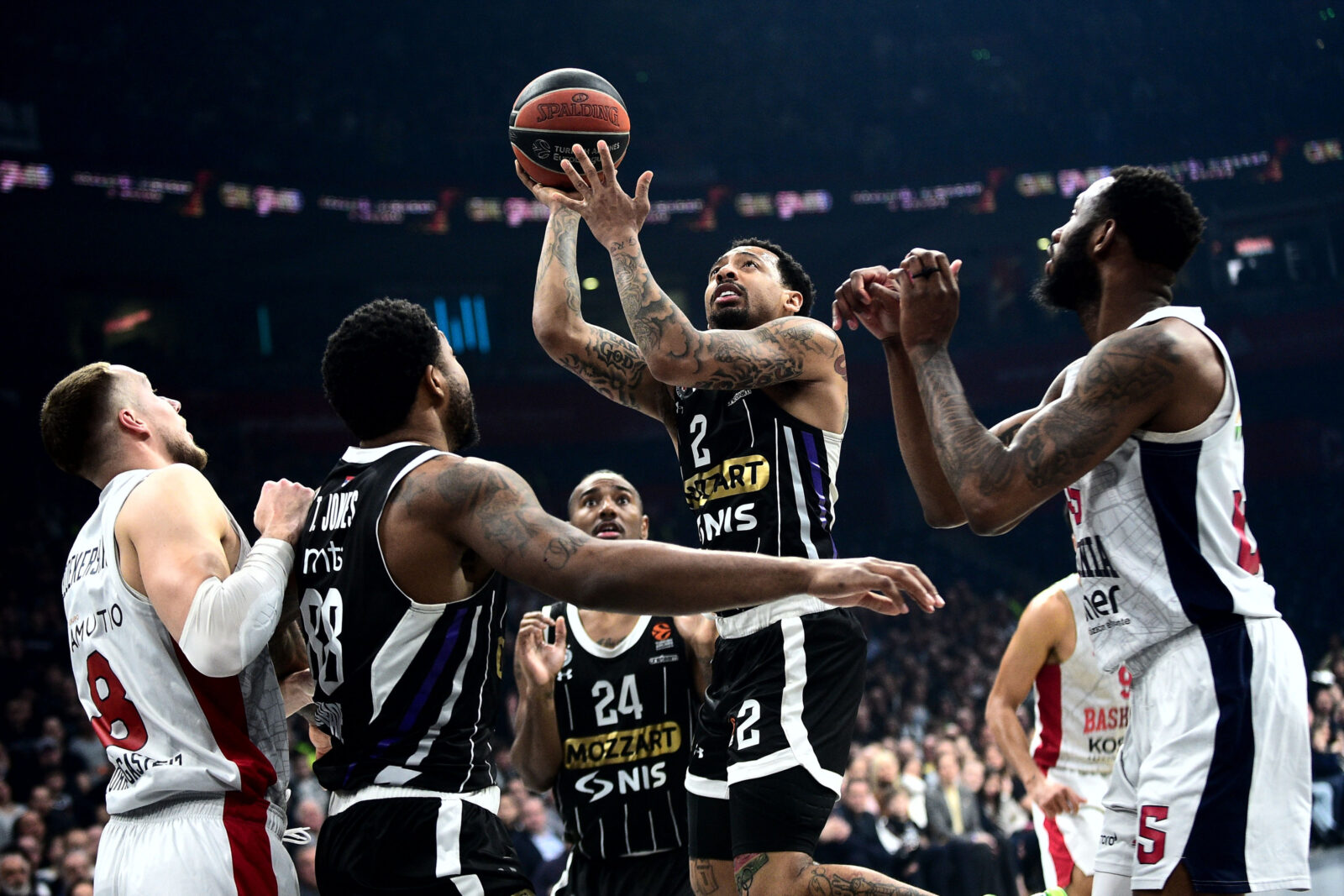 The match of the 27th round of the Turkish Airlines Euroleague between KK Partizan Mozzart Bet and BC Baskonia Vitoria-Gasteiz was played at the Belgrade Arena. Utakmica 27. kola Turkish Airlines Evrolige izmedju KK Partizan Mozzart Bet i BC Baskonia Vitoria-Gasteiz odigrana je u Beogradskoj Areni.