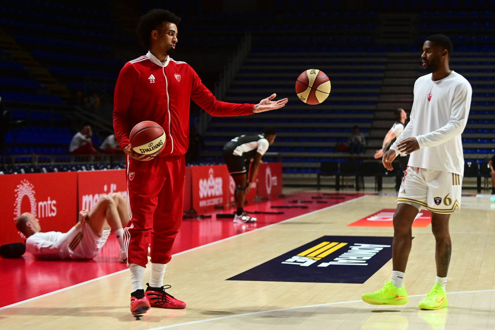 The match of the seventh round of the second phase of the AdmiralBet ABA League between KK Crvena zvezda MeridianBet and KK U-BT Cluj-Napoca was played at the Belgrade Arena. Utakmica sedme runde druge faze AdmiralBet ABA League izmedju KK Crvena zvezda MeridianBet i KK U-BT Cluj-Napoca odigrana je u Beogradskoj Areni.