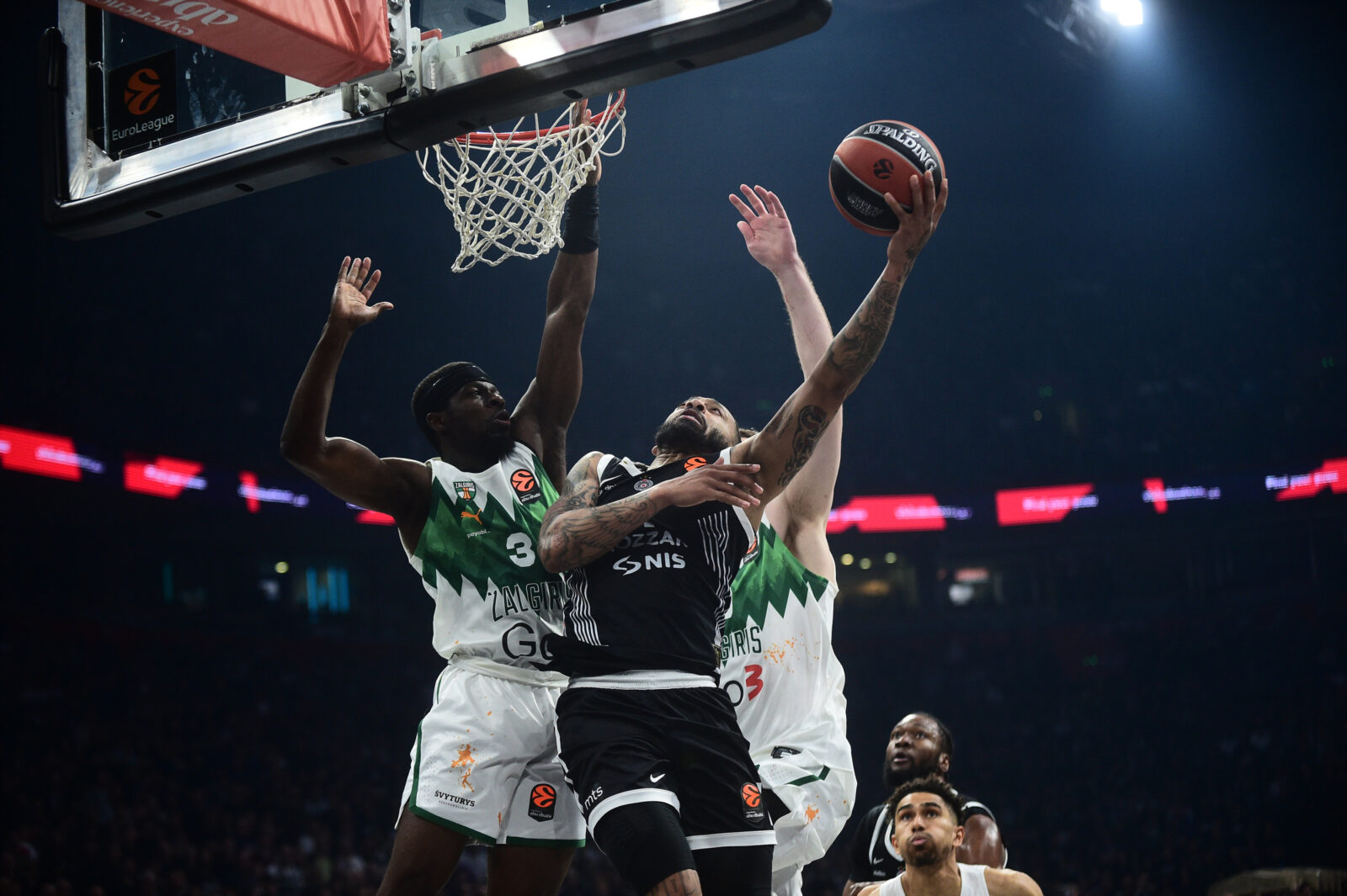 The match of the 37th round of the Turkish Airlines Euroleague between KK Partizan Mozzart Bet and KK Zalgiris Kaunas was played at the Belgrade Arena. Utakmica 37. kola Turkish Airlines Evrolige izmedju KK Partizan Mozzart Bet i KK Zalgiris Kaunas odigrana je u Beogradskoj Areni.