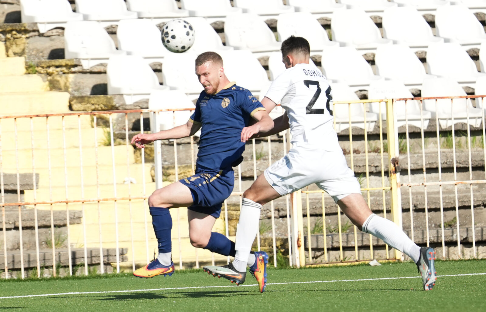 The match of the 31st round of the Mozzart Bet Super League of Serbia between FK Cukaricki and FK Radnik was played at the FK Cukaricki stadium. Utakmica 31. kola Mozzart Bet Super liga Srbije izmedju FK Cukaricki i FK Radnik odigrana je na stadionu FK Cukaricki.