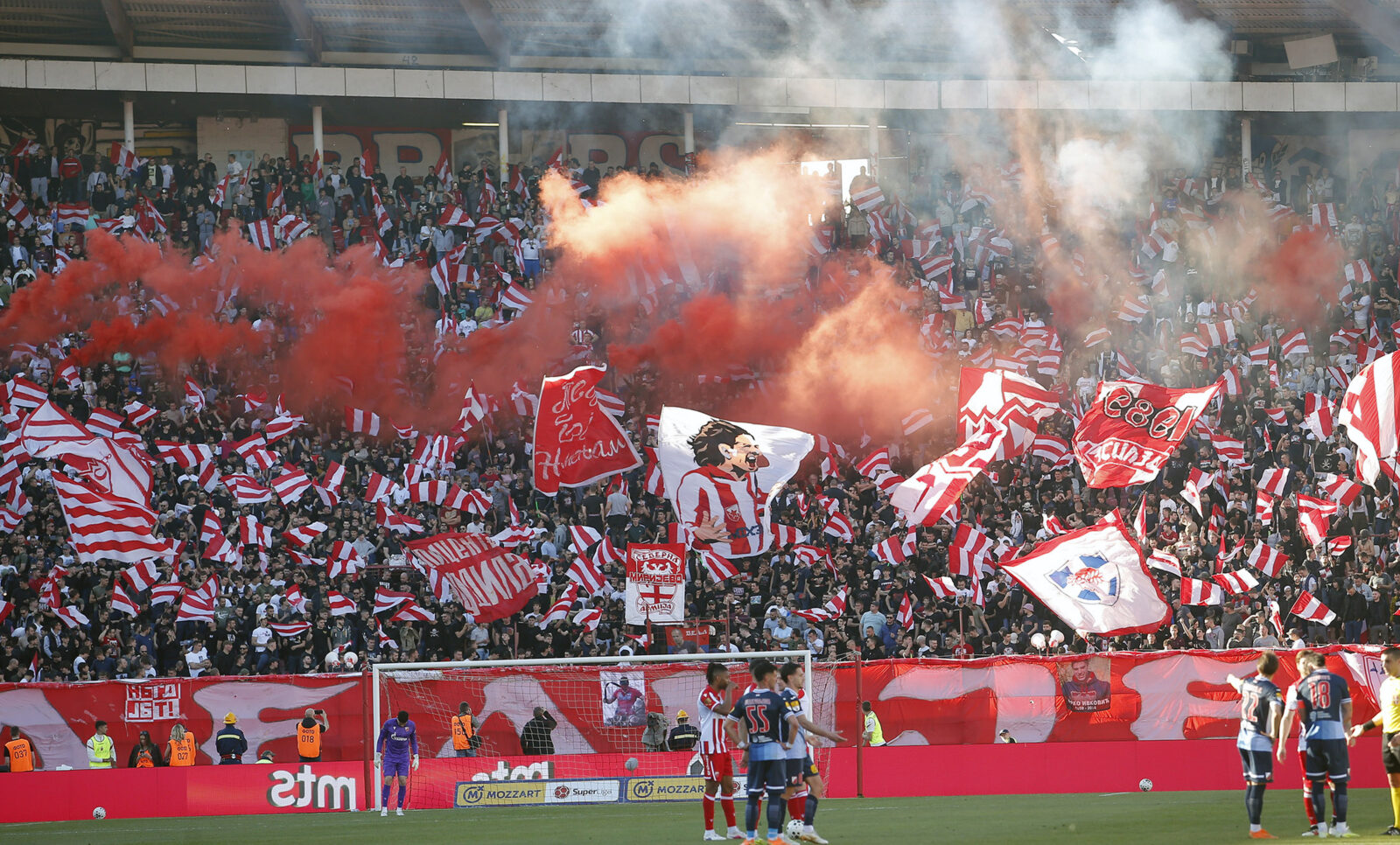 The match of the 31st round of the Mozzart Bet Super League of Serbia between FK Crvena Zveda and FK Vojvodina was played at the Rajko Mitic Stadium. Utakmica 31. kola Mozzart Bet Super liga Srbije izmedju FK Crvena zveda i FK Vojvodina odigrana je na stadionu Rajko Mitic.