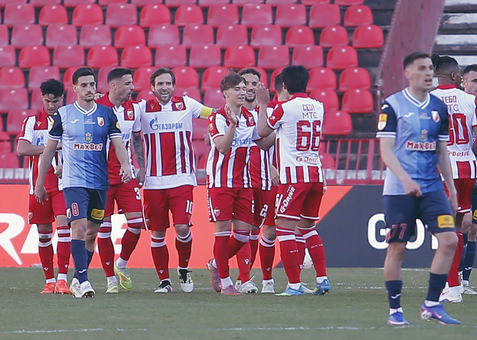 The match of the 31st round of the Mozzart Bet Super League of Serbia between FK Crvena Zveda and FK Vojvodina was played at the Rajko Mitic Stadium. Utakmica 31. kola Mozzart Bet Super liga Srbije izmedju FK Crvena zveda i FK Vojvodina odigrana je na stadionu Rajko Mitic.