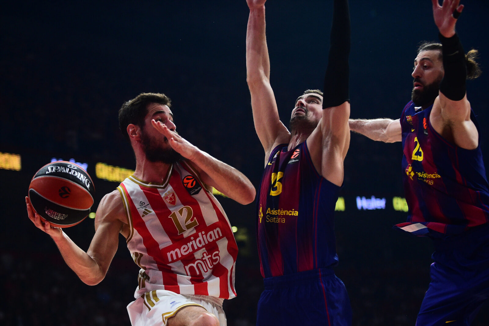 The match of the 14th round of the Turkish Airlines Euroleague between KK Crvena zvezda Meridianbet and FC Barcelona was played at the Belgrade Arena. Utakmica 14. kola Turkish Airlines Evrolige izmedju KK Crvena zvezda Meridianbet i FC Barcelona odigrana je u Beogradskoj Areni.