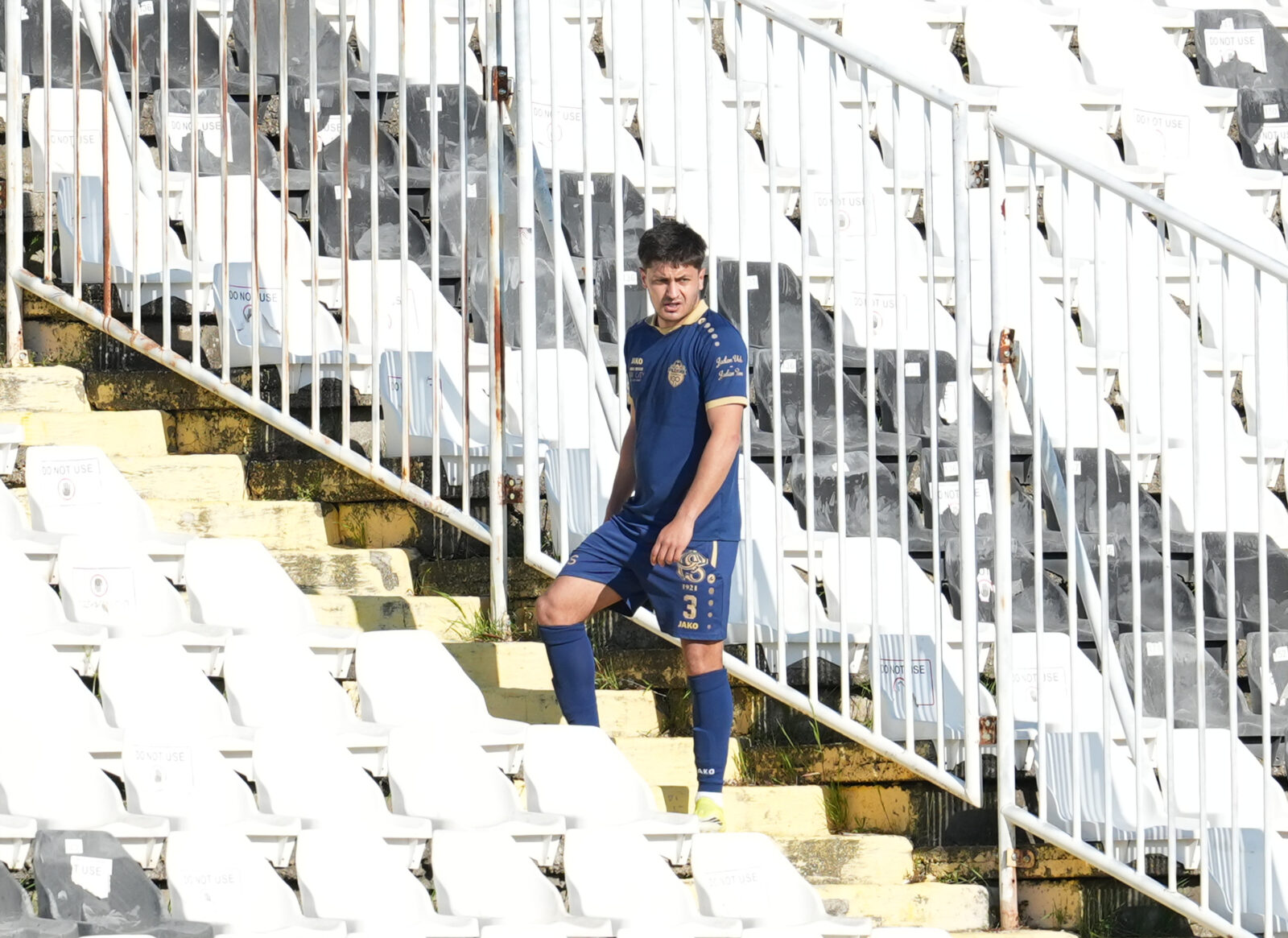 During the match of the 31st round of the Mozzart Bet Super League of Serbia between FK Cukaricki and FK Radnik, a fight broke out in the stands. Tokom utakmice 31. kola Mozzart Bet Super liga Srbije izmedju FK Cukaricki i FK Radnik doslo je do tuce na tribinama.
