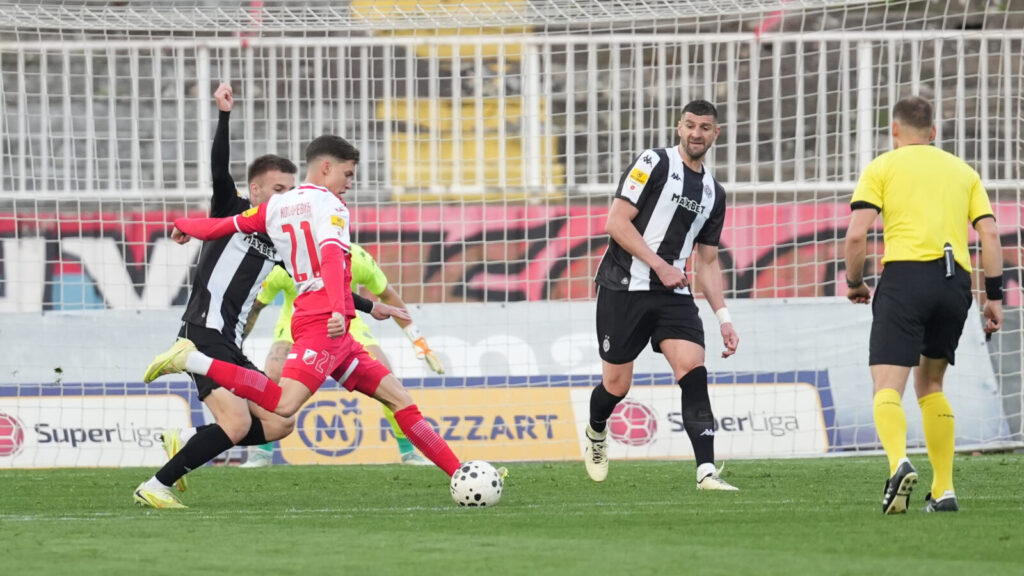 The match of the 32nd round of the Mozart Bet Super League of Serbia between FK Vojvodina and FK Partizan was played at the Karadjordje Stadium in Novi Sad. Utakmica 32. kola Mozzart Bet Super liga Srbije izmedju FK Vojvodina i FK Partizan odigrana je na stadionu Karadjordje u Novom Sadu.